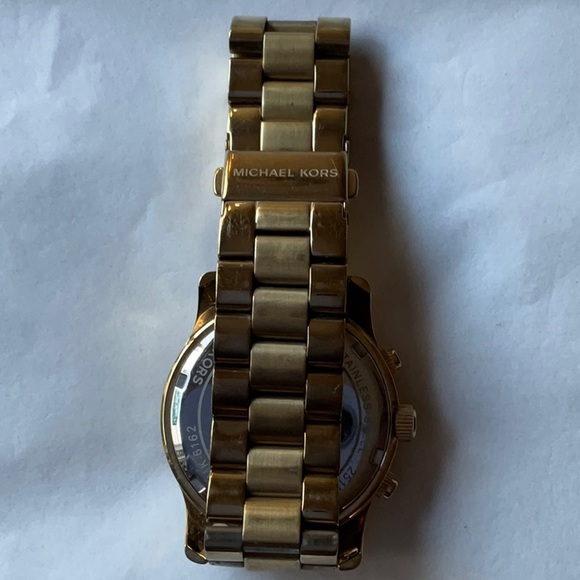 🟠 HOST PICK 🟠 MICHAEL KORS ORANGE AND GOLD WATCH 🟠 - Picture 7 of 16